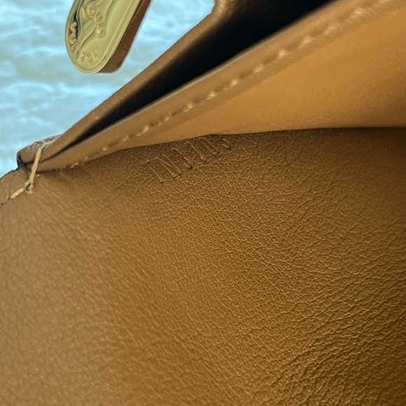 Louis Vuitton Mahina Iris Amelia Wallet - Picture 5 of 16